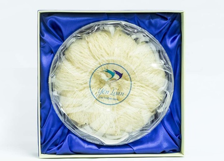 YẾN THƯỢNG HẠNG 100G/HỘP.Yến sạch nguyên tổ rút lông thích hợp làm quà biếu chăm sóc sức khỏe và sắc đẹp.